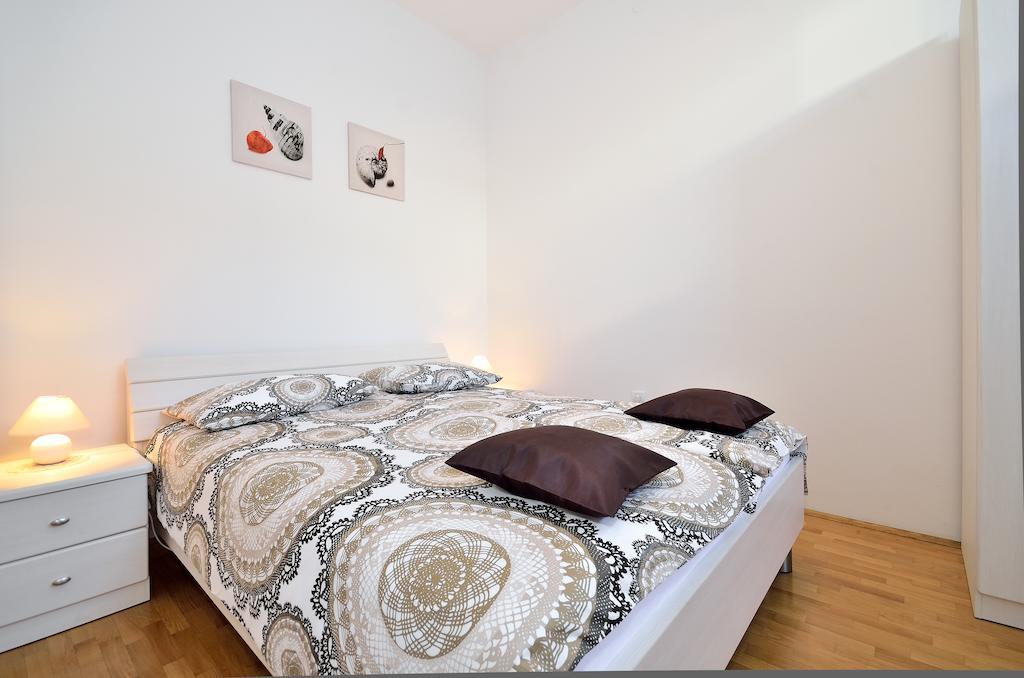 Apartments Nautilus พูลา ภายนอก รูปภาพ